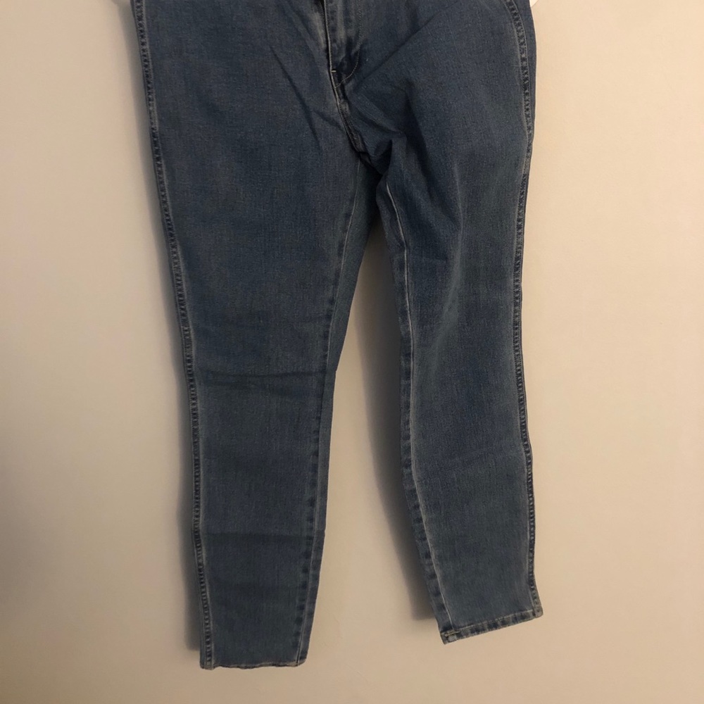 Sold together or separate. 29 jeans